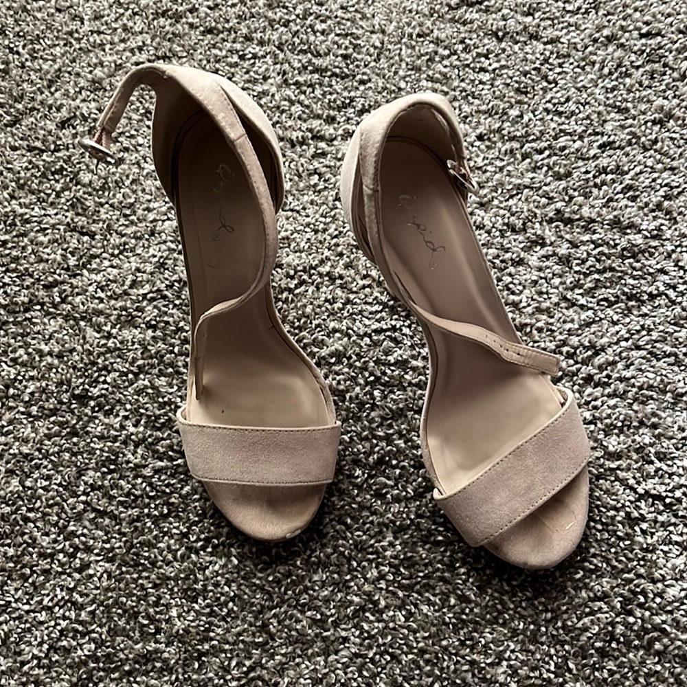 One strap heels
